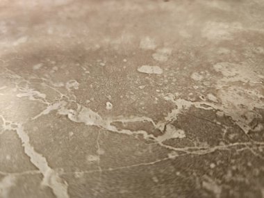 Karmaşık çatlak çizgileri ve pürüzlü detayları olan eski mermer dokusu