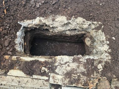 Beton Kenarlı Kazılmış Delik