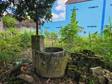 Eski Su Kuyusu Büyümüş Yard 'da