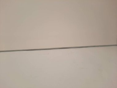 Temiz açılar modern iç mekanların asgari köşe tasarımında buluşur.