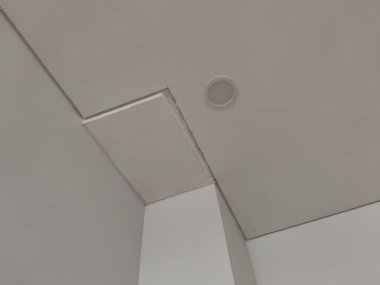 Modern, geometrik bileşim ile tavan kesişiminin soyut perspektifi
