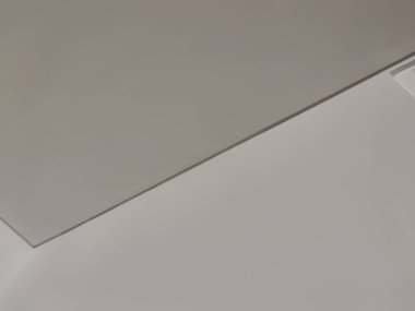 Modern, geometrik bileşim ile tavan kesişiminin soyut perspektifi