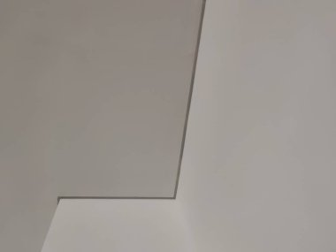 Modern, geometrik bileşim ile tavan kesişiminin soyut perspektifi