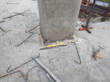 Yapısal sütun için güçlendirilmiş beton zemin, inşaat projelerinde istikrar, ağırlık dağılımı ve dikey yük transferi sağlanması