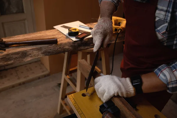 Hand Saw Cutting Manual Wood Close Cutting Wood Selective Focus — Stock Photo, Image