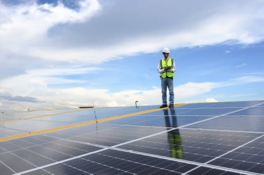 Güneş Çatısı Kurulumu Mühendis Müfettişi Kalitesi Fabrika Binaları için Sürdürülebilir Fotovoltaik Çalışmalar. Verimlilikte Doğal Enerji Kaynakları Altyapı Geliştirmesi.