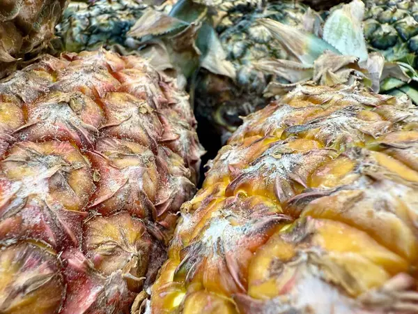 Makro fotoğrafçılıkta kabuğu soyulmuş ananas. 