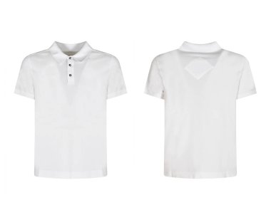 Boş beyaz polo tişörtü önden ve arkadan model, düz pamuk kısa kollu model, beyaz arkaplanda izole edilmiş.
