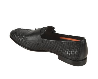 Şık siyah deri ayakkabılar, deri spor ayakkabılar, beyaz arka plan.