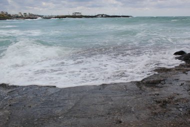 Jeju Kore sahilinden gelen dalgalar. Yüksek kalite fotoğraf