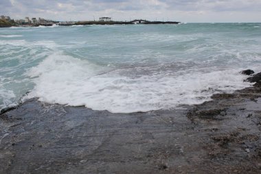 Jeju Kore sahilinden gelen dalgalar. Yüksek kalite fotoğraf