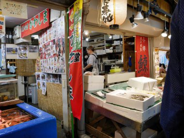 Tokyo, Japonya - No: 20200016: Kiyomizu 'ya insanlar gelir - kiu market, Tokyo. Tokyo.,