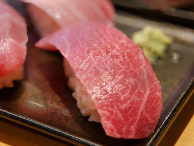 Japon mutfağı. Arka planda suşi var.