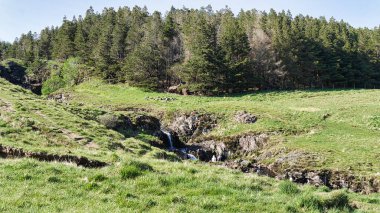 Bir dağ sırasının güzel manzarası