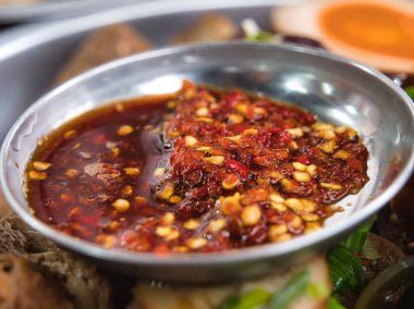 Tayland usulü biftek baharatlı sos.