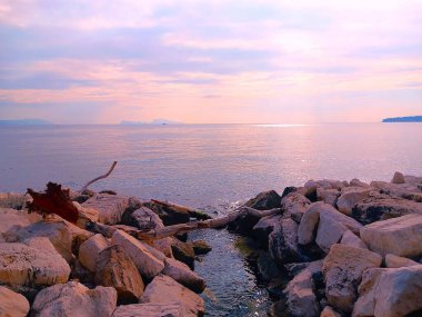 Deniz kıyısında gün batımı