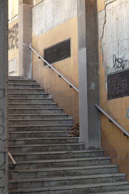 Şehrin eski merdivenleri.