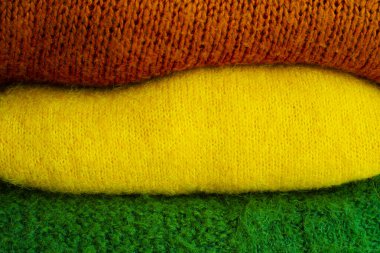 Örgü ögeler bir yığın içinde katlanır