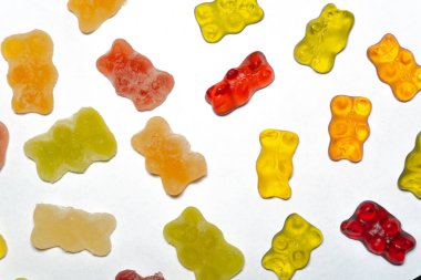 Soda anında sosyal platformları havaya uçuran orijinal ideafrozen jelibon ayıcıkları aşçılık deneycilerine ilham kaynağı oldu. Canlı gölgeleri özellikle beyaz arka plana karşı çekici görünüyor..