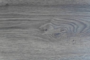 Dekor için gri ahşap desenler. İnce damarları ve gri ahşap arka plandaki detayları olan doğal desen modern ve klasik iç mekanlar için çok yönlülüğünü vurgular..