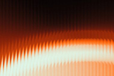 Koyu turuncudan yumuşak nane rengine ve aydınlatmalı dikey çizgilere. Sıcaklık çarpıcı bir karışımda serin bir tonla buluşur. Dikey bantlar katmanlı görünüyor, derinlik ve boyut ekliyor, gözün dönüşümsel akışına rehberlik ediyor..