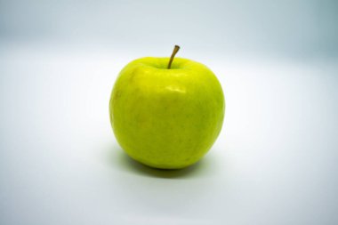 A greenapple-whitebackground depicts a fresh, juicy green apple, bursting with flavor and nutrition, perfect for healthy snacking or culinary use. clipart