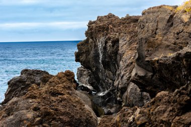 Madeira 'nın güzel kayalık kıyıları