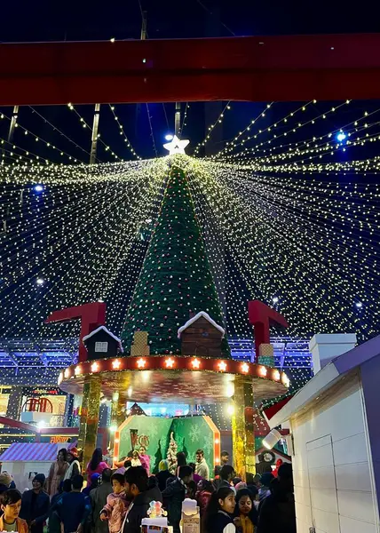 Piyasada Noel süsleri