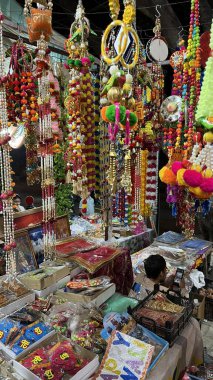 Çift Şenlik: Diwali ve Cadılar Bayramı Dekorasyonları