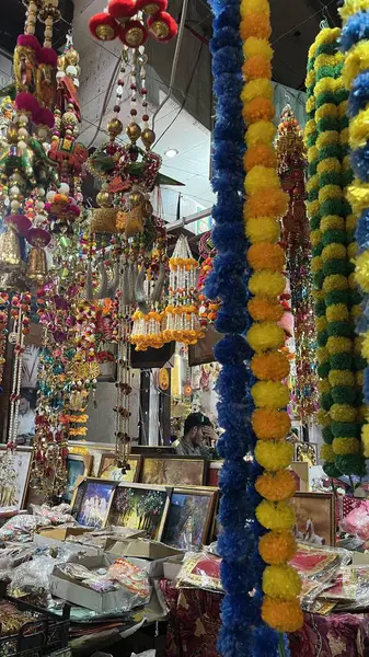 Çift Şenlik: Diwali ve Cadılar Bayramı Dekorasyonları