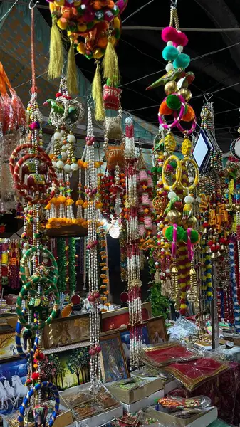 Çift Şenlik: Diwali ve Cadılar Bayramı Dekorasyonları