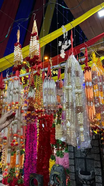 Çift Şenlik: Diwali ve Cadılar Bayramı Dekorasyonları