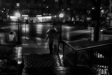 Akşamları şehrin gece manzarası