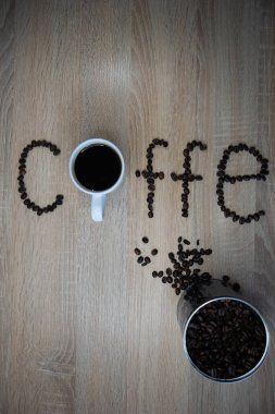 Tahıllı bir fincan kahve.