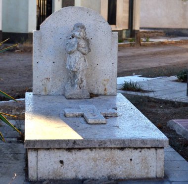 Belediye mezarlığı, Cadılar Bayramı, ölüler günü.