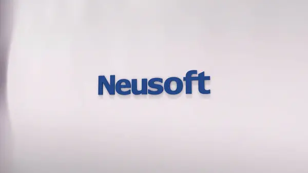 Beyaz bir duvardaki Neusoft logosuna odaklan