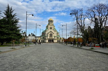 Alexander Newski katedrali. Kurtarıcı İsa Katedrali, Bulgar Ortodoks Kilisesi Patriklik Katedrali ve idari koltuğudur. Cepheden fotoğraflanmış. Ana giriş