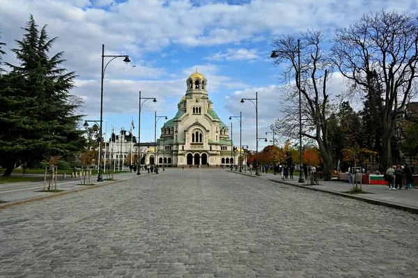 Alexander Newski katedrali. Kurtarıcı İsa Katedrali, Bulgar Ortodoks Kilisesi Patriklik Katedrali ve idari koltuğudur. Cepheden fotoğraflanmış. Ana giriş