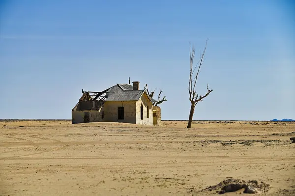Namib Çölü 'nde, Sperrgebiet Namibya' da kayıp bir yer. Garub Tren İstasyonu