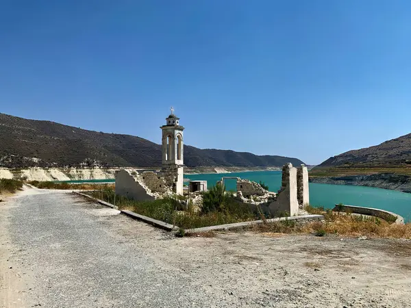 Alassa 'daki batık Aziz Niklas kilisesi her zaman bahar aylarında sular altında kalır.