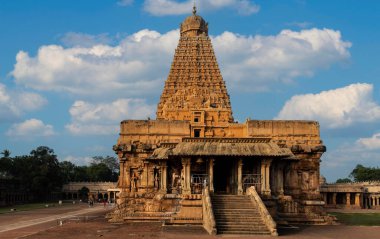 Brihadeeswara Temple in Thanjavur, built in the 11th century by Rajaraja Chola, is a UNESCO World Heritage site. It's renowned for its grand architecture, massive dome, and intricate carvings. clipart