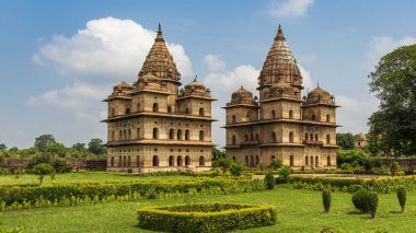 The cenotaphs of Orchha, located on the banks of the Betwa River, are a series of 14 monumental structures built to honor the Bundela Rajput kings. These majestic edifices, built between the 16th and 18th centuries. clipart