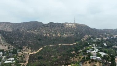 Hollywood Pan, İşaretlerin ve Dağların Tam Görünümü