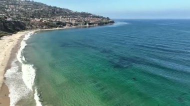 Okyanustan Redondo Sahili, Kaliforniya 'ya Palos Verdes manzaralı hava aracı.