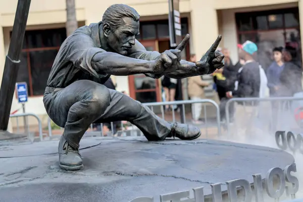 Hollywood, California 'da ünlü bir simgede film yapımcısı heykeli