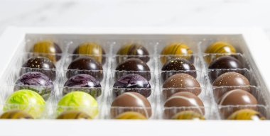 kutu çikolata şekerleme