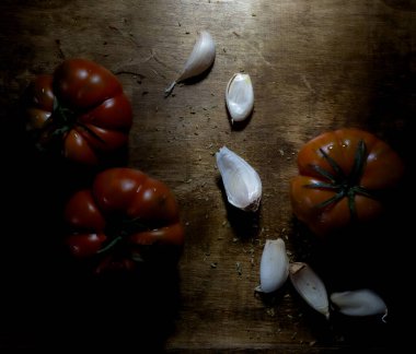 Taze kırmızı soğan ve sarımsak