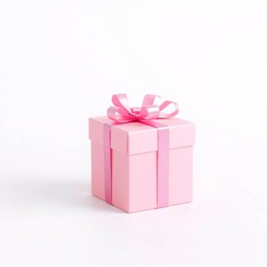 Beyaz arkaplanda pembe hediye kutusu