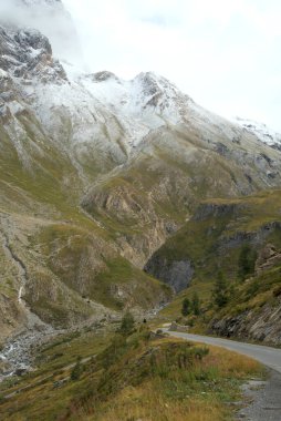 Serene Yolu Col de l 'Iseran' ın Engebeli Arazisi boyunca