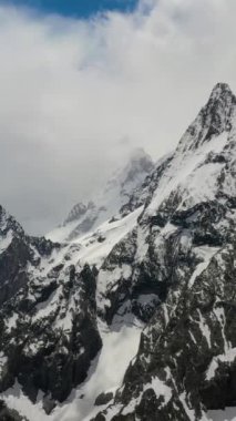 Kar Dağları Dağları ve Tepeler Açık Kış Gökyüzü Altında